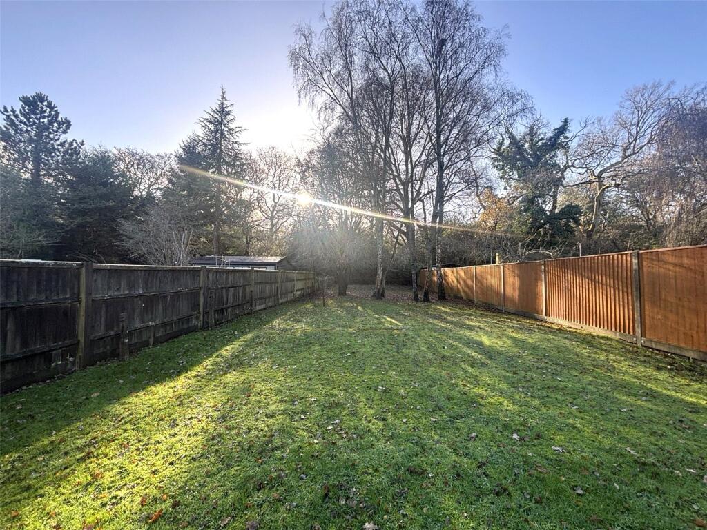 Rectory Road, Hook, Hampshire, RG27 photo 2