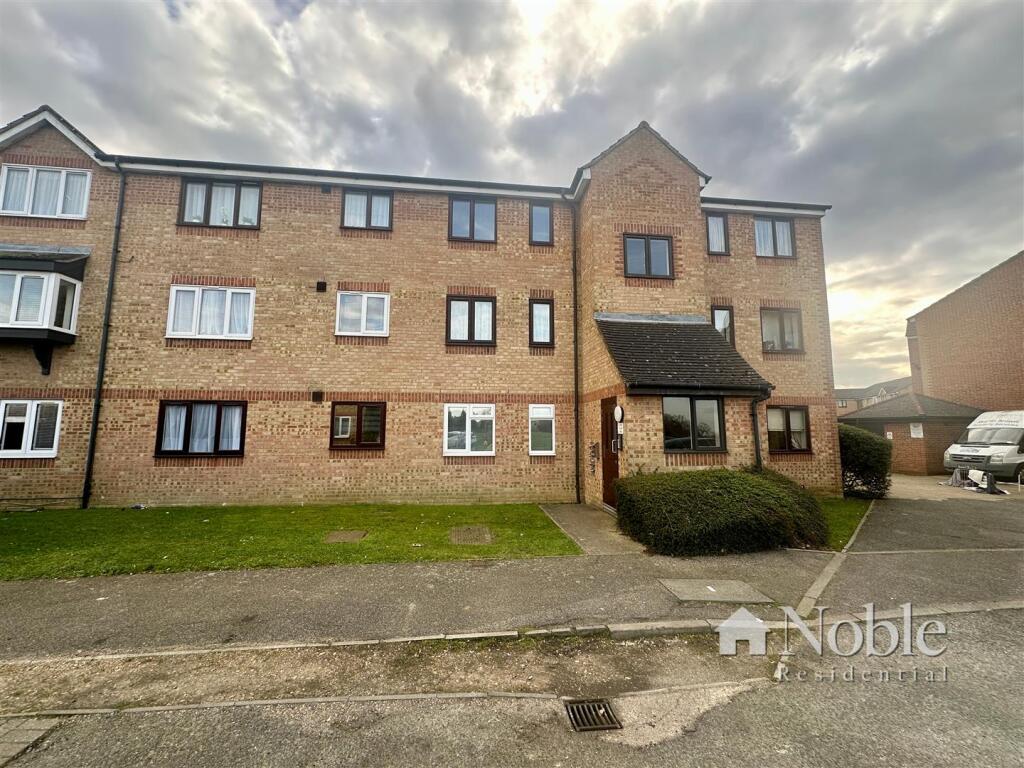 1-bed flat on Danbury Crescent, South Ockendon, £125,000
