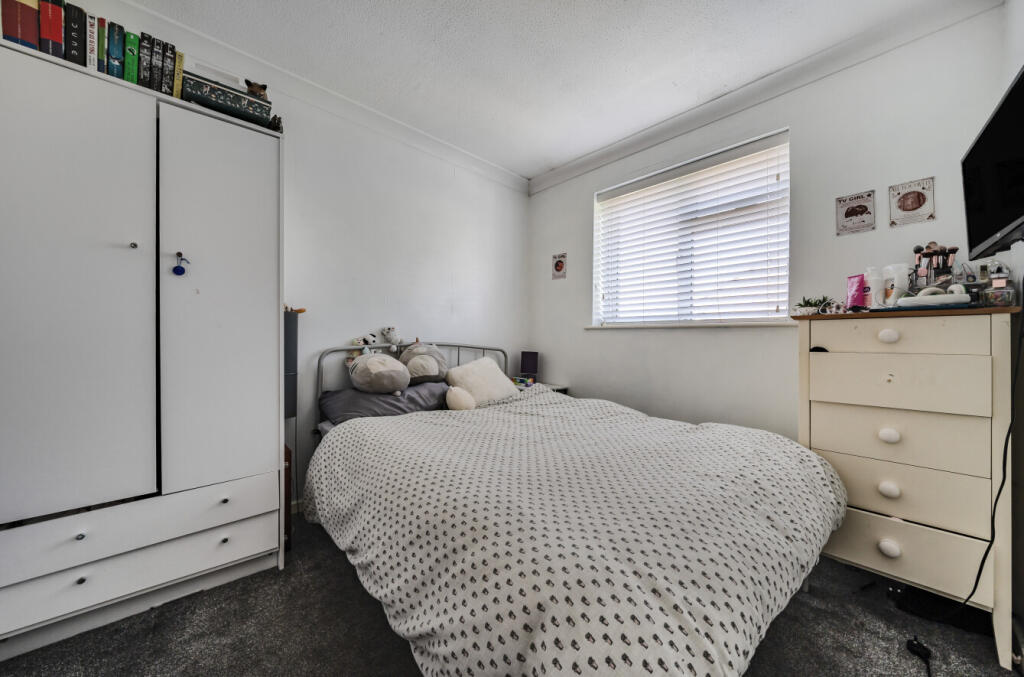 House in Bromley - More