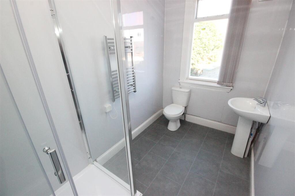 Apartment in Dudley, West Midlands - View 5