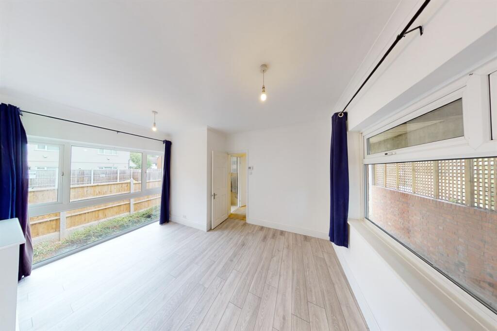 High Road, Loughton, IG10 photo 4
