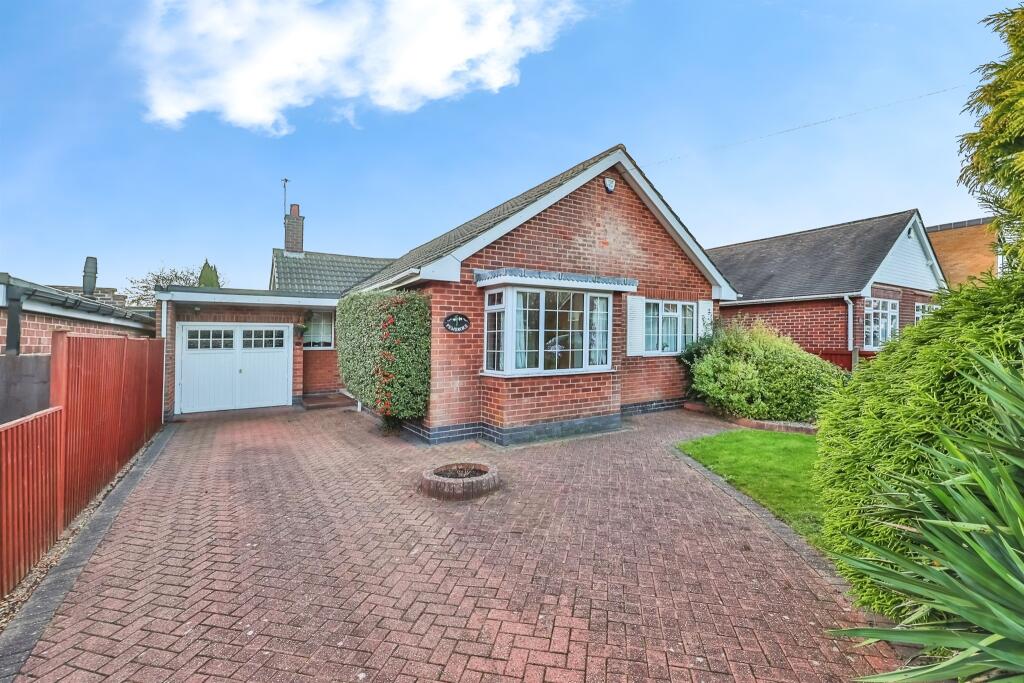 2-bed bungalow on Philip Avenue, Nuthall, NOTTINGHAM, £300,000