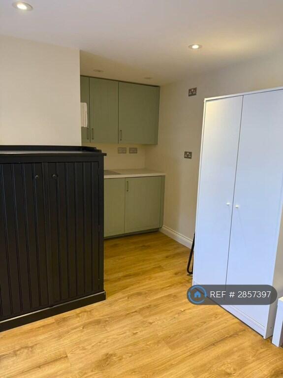 3 bedroom end of terrace house for rent