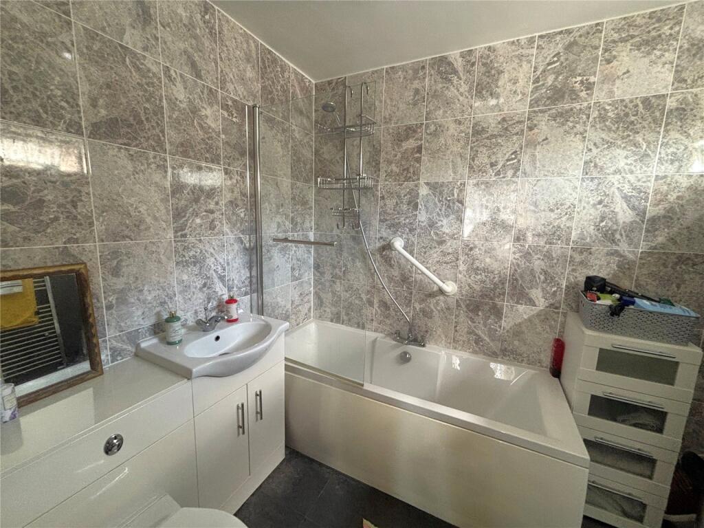 House in Fareham, Hampshire - More