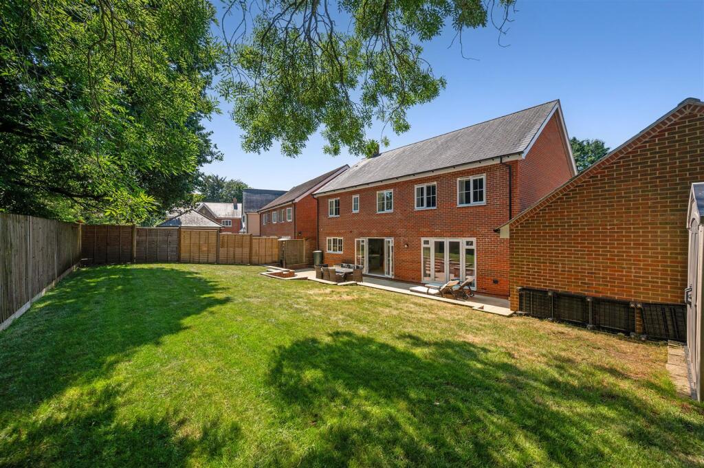 House in Clanfield - View 2