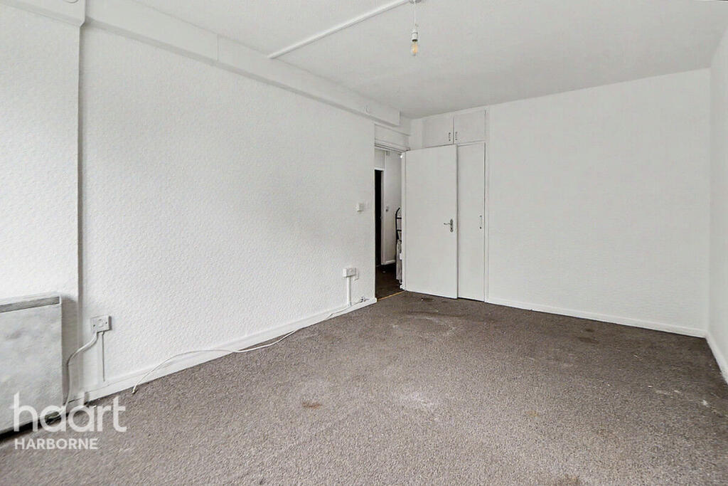 3-bed flat on Vincent Drive, Edgbaston, £120,000