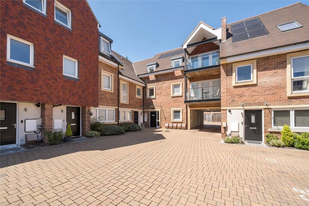 Main image of property: Cottonwood Close, Orpington