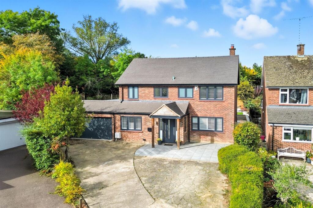 Main image of property: Whadden Chase, Ingatestone
