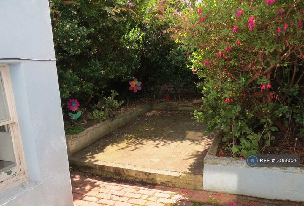 5 bedroom terraced house for rent