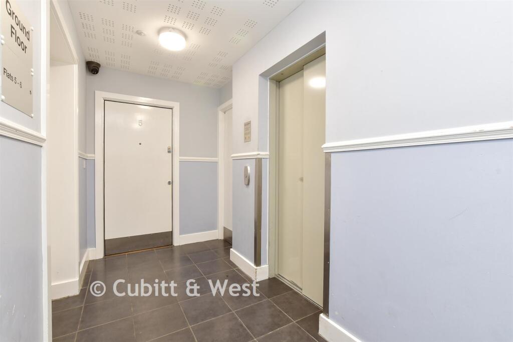 Apartment in London - View 2