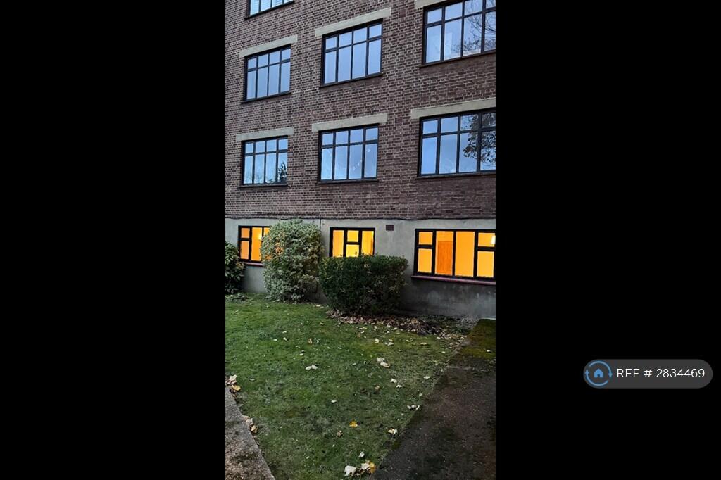 Main image of property: The Crescent, Surbiton, KT6