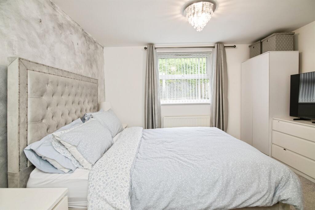 Apartment in Dudley, West Midlands - View 5