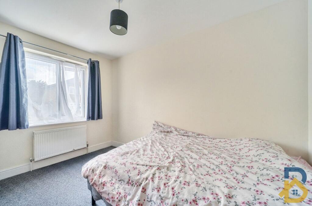 Apartment in Romford, Gidea Park - View 4