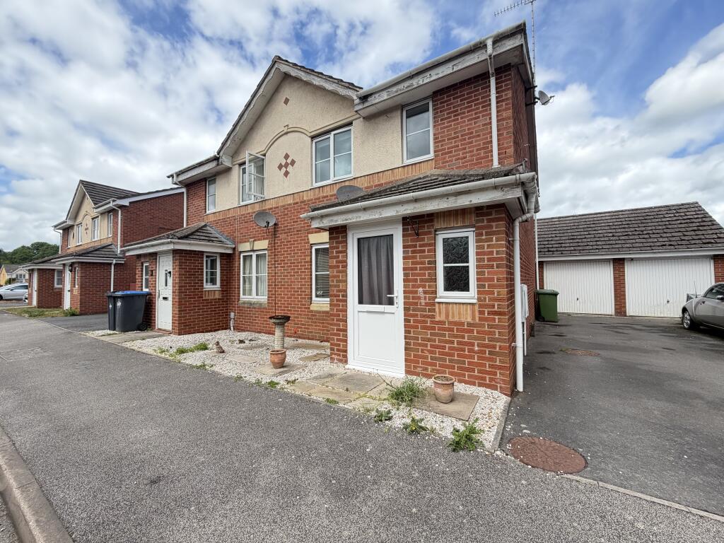 Main image of property: Viaduct Close, RUGBY
