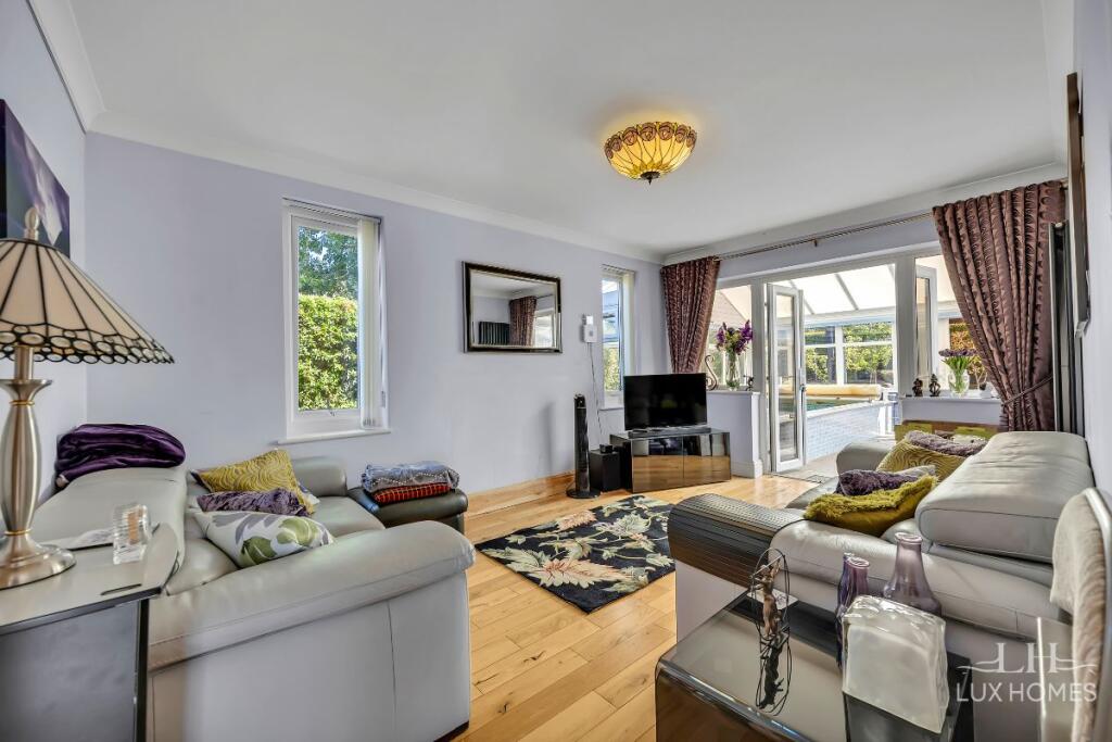 House in Romford - More