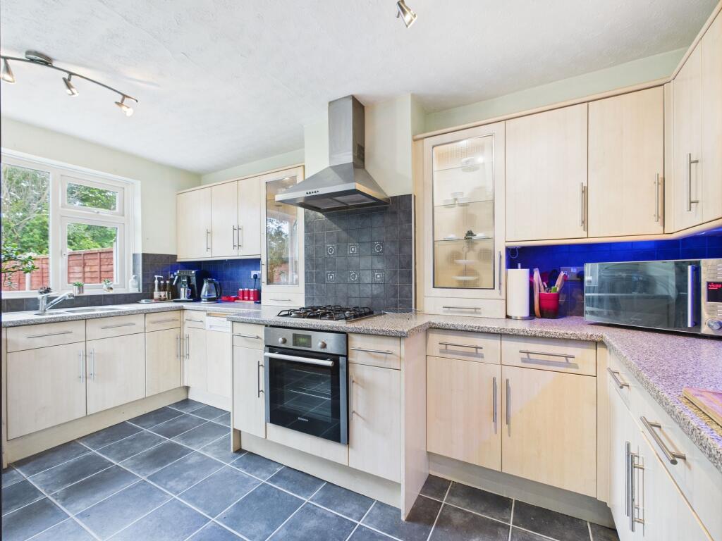 York Drive, Mickle Trafford, CH2 - More