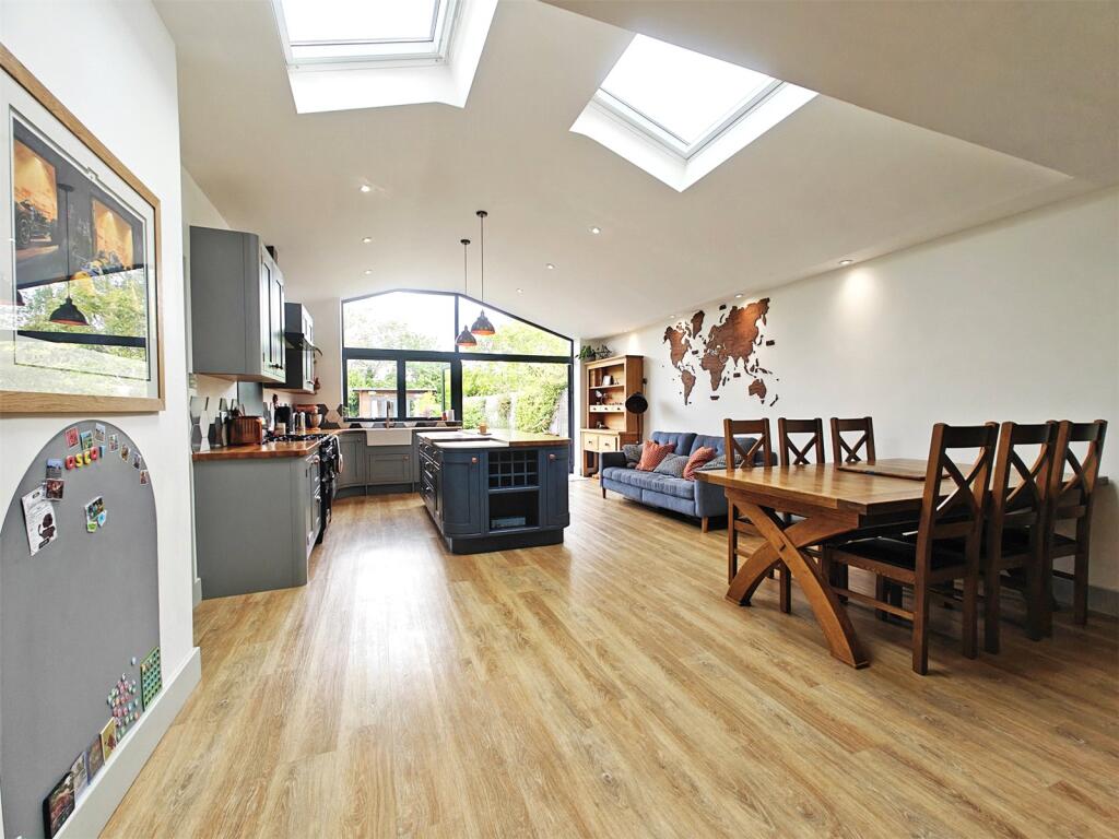House in New Forest, Sway - More