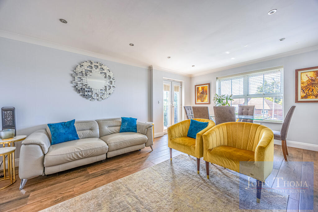 Park Grange, Manor Road, Chigwell, Essex photo 3