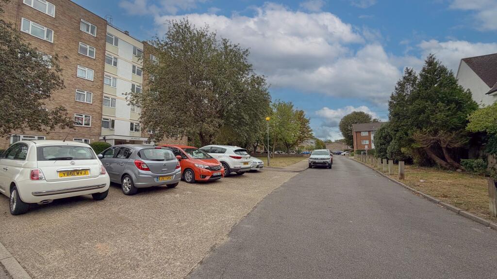 Apartment in Sutton - View 4
