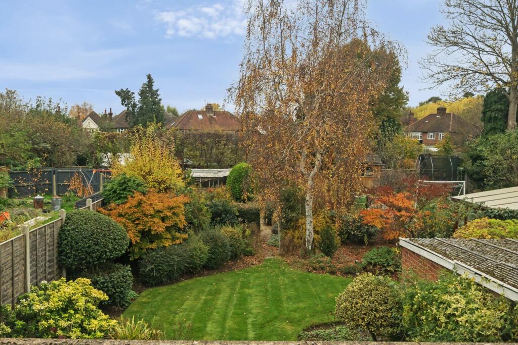 3 bedroom detached house for sale in Chiltern Avenue, Putnoe, MK41 - View 3