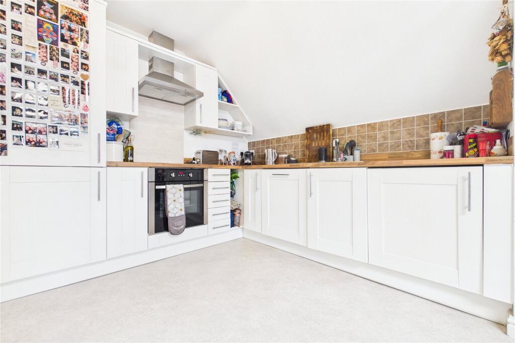 Apartment in Thatcham, West Berkshire - View 3
