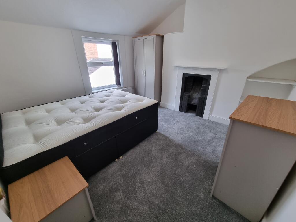Apartment in Coventry - More