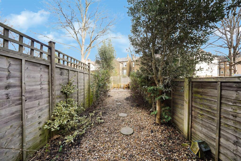 Apartment in London - View 4