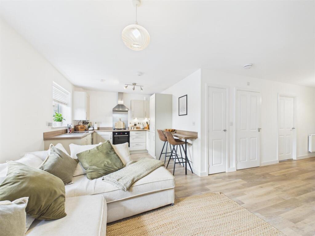 Apartment in Derby, Allestree - More