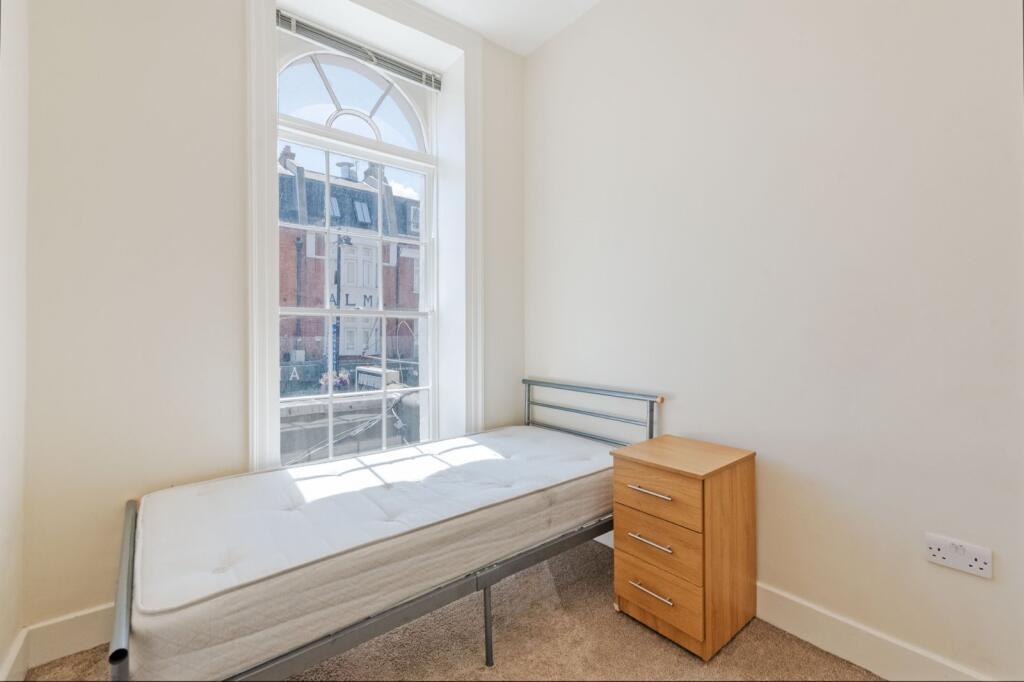 Apartment in London - View 5