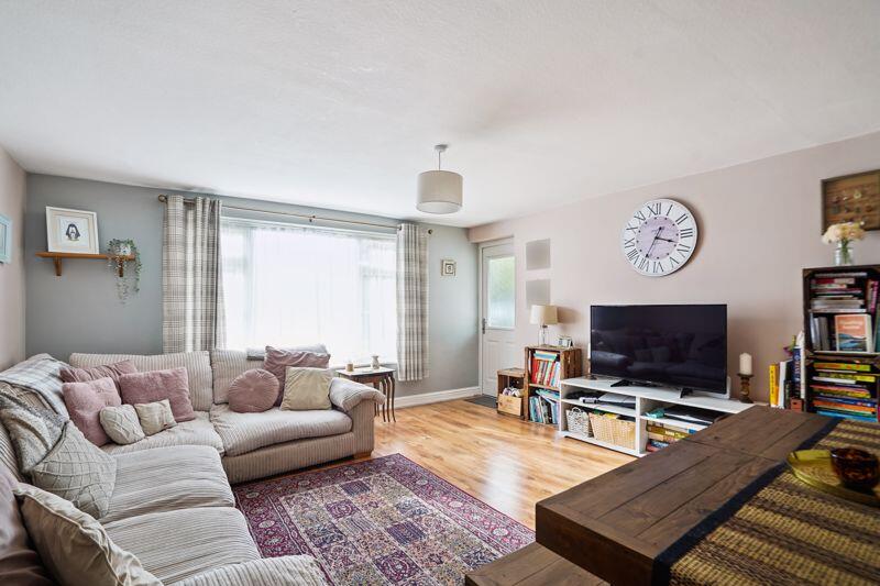 Queensmead Road, Loudwater - More