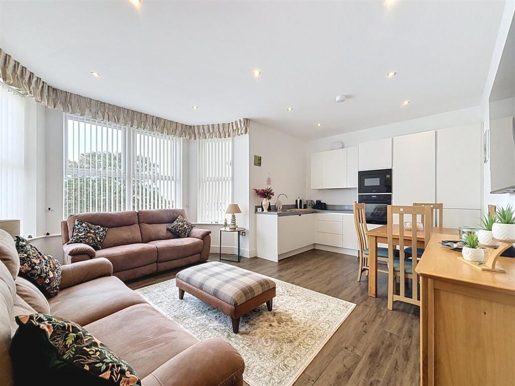 Apartment in Hull - View 2
