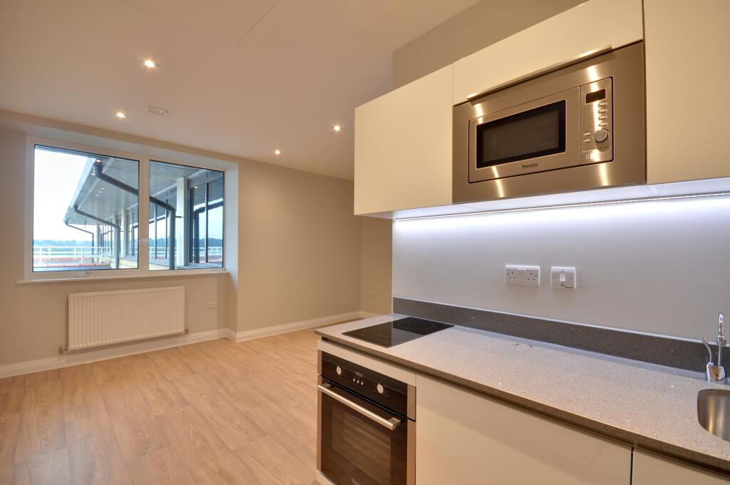 Apartment in Watford - View 2