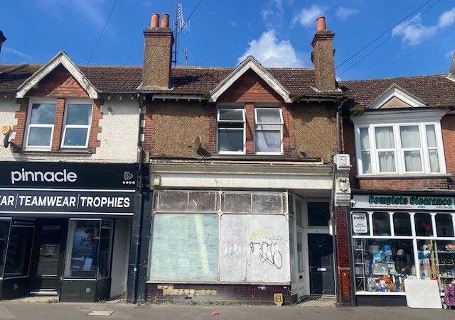 Main image of property: 27A South Farm Road, Worthing, West Sussex, BN14 7AD