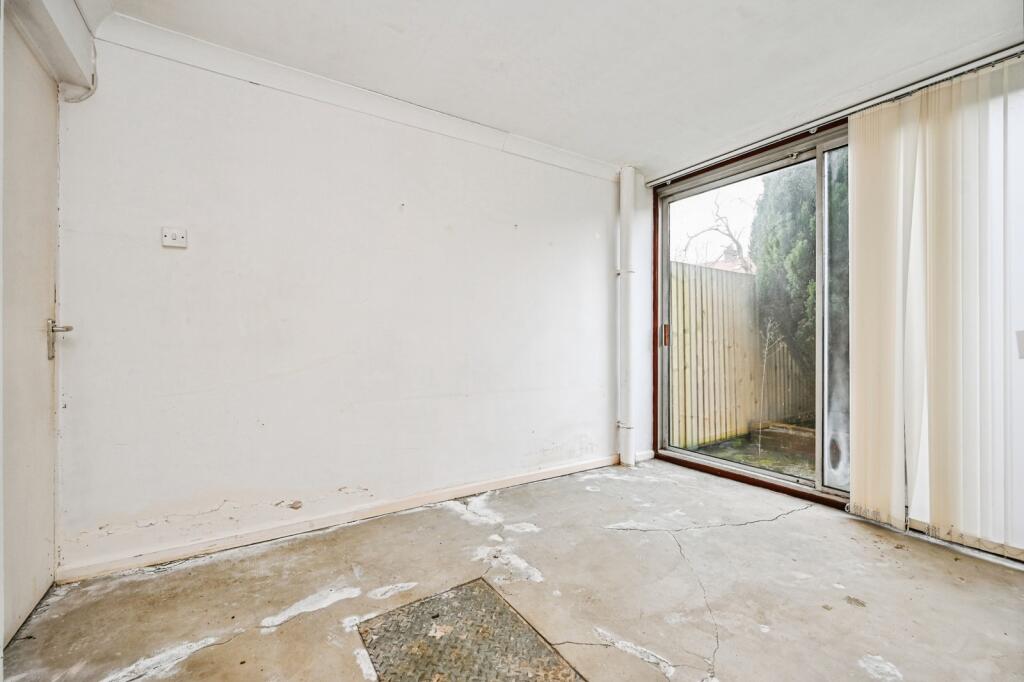 Handley Court, Liverpool, Merseyside, L19 photo 3