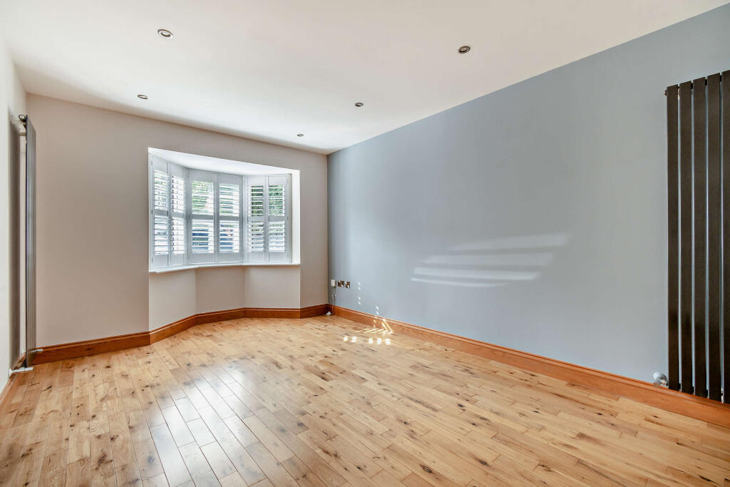 House in Rushcliffe, Nottinghamshire - More