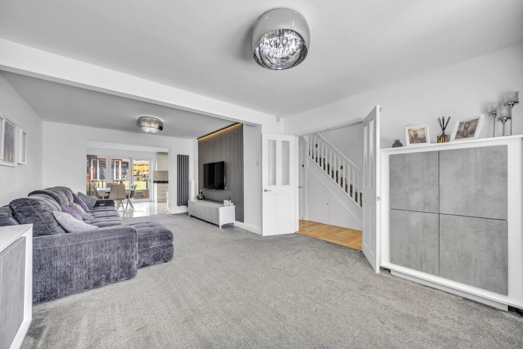 House in London, Collier Row - View 2