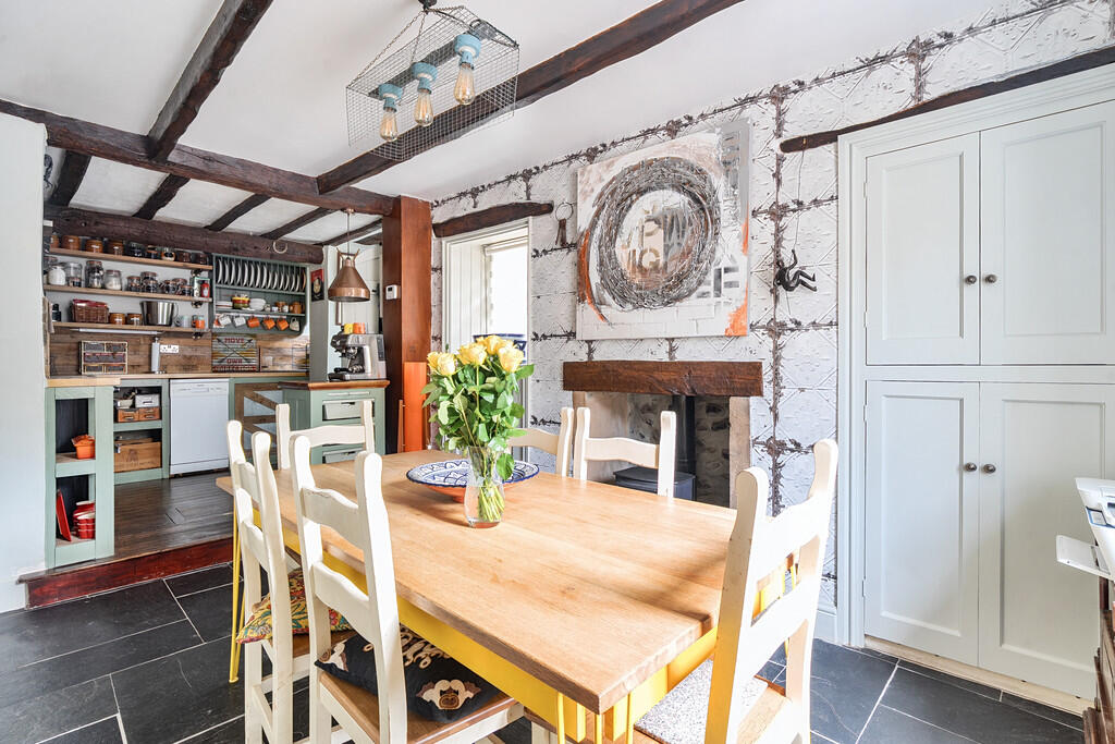 10 Swine Market, Kirkby Lonsdale, LA6 2FT photo 3
