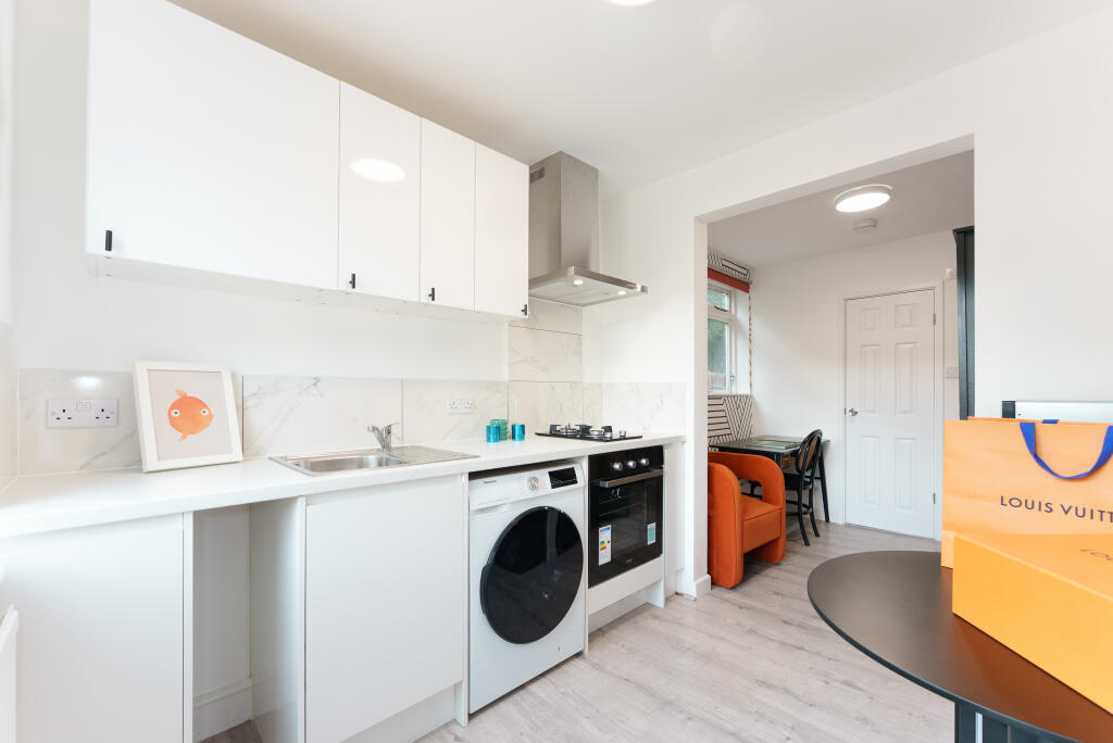 Apartment in Cambridge, Romsey - More