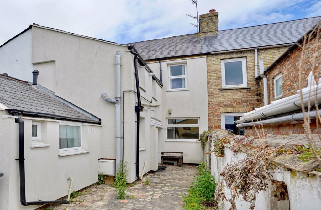 1-bed flat on East Street, Huntingdon., £160,000