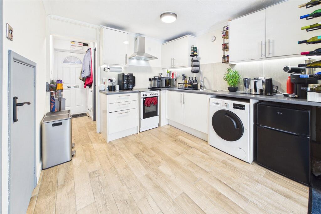 Boscawen Way, Thatcham, Berkshire, RG19 photo 2