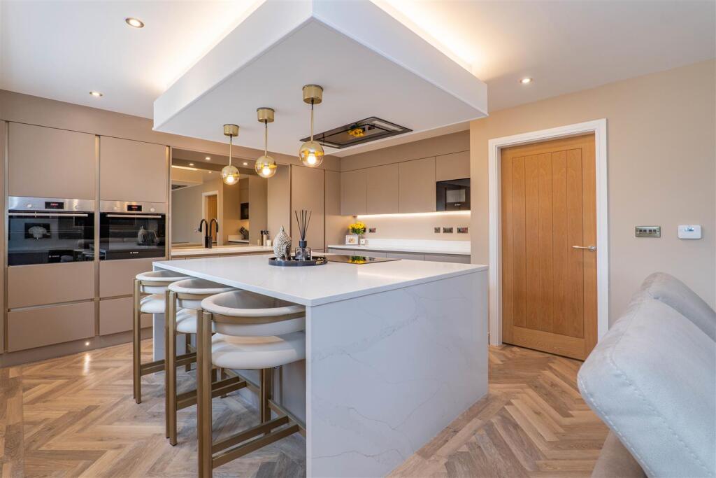 Pear Tree Close, Chorley photo 3
