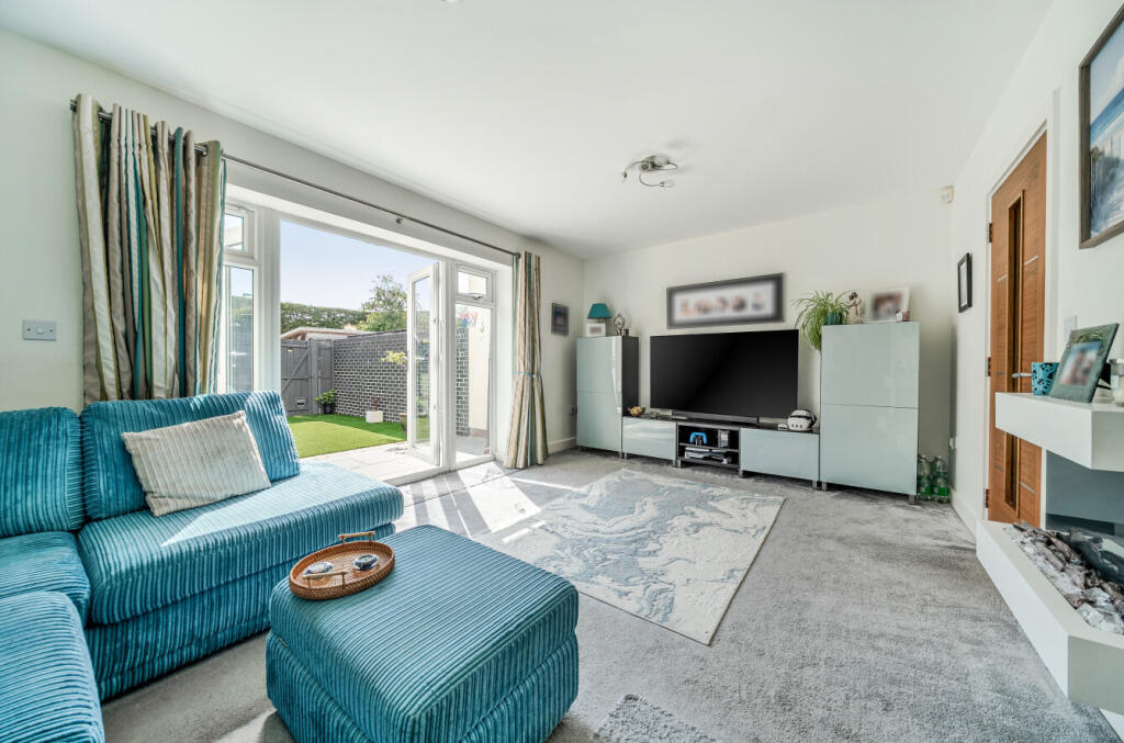 Smugglers Lane North, Highcliffe, Christchurch, BH23 photo 3