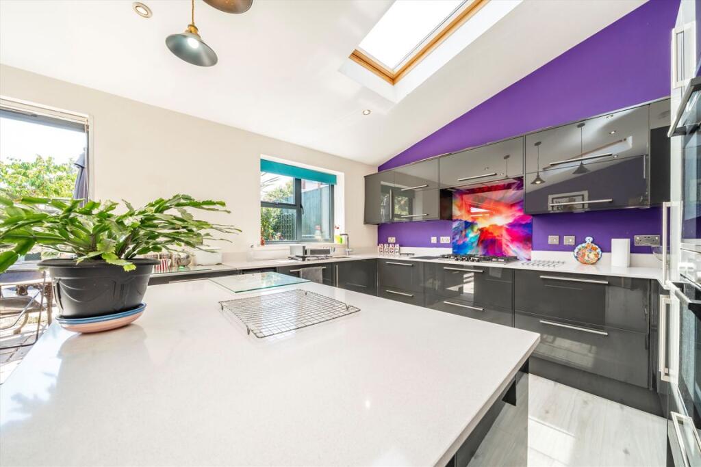 House in Twickenham - More