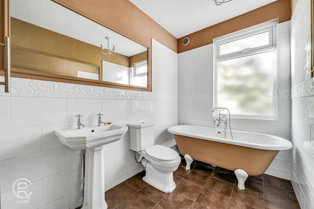 House in London, West Ealing, Hanwell - More