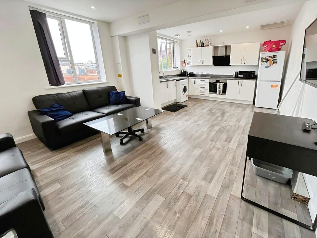 Apartment in Gloucester, Kings Barton - View 4
