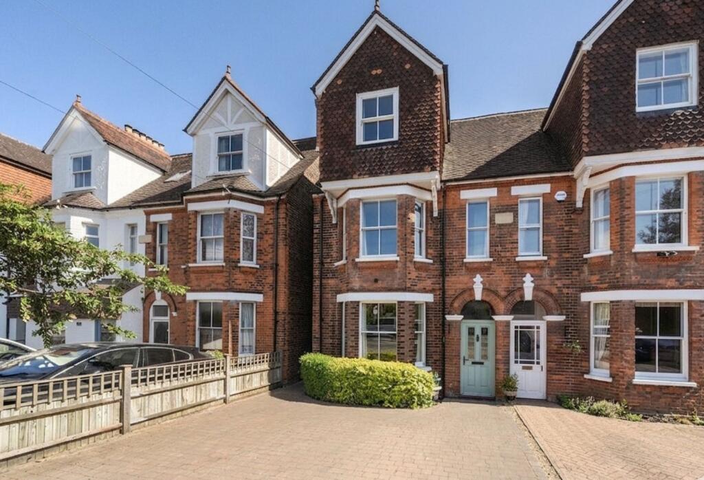 Main image of property: Hadlow Road, Tonbridge, TN9