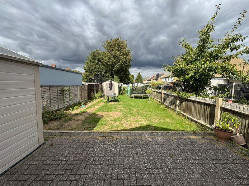 House in Luton - View 2