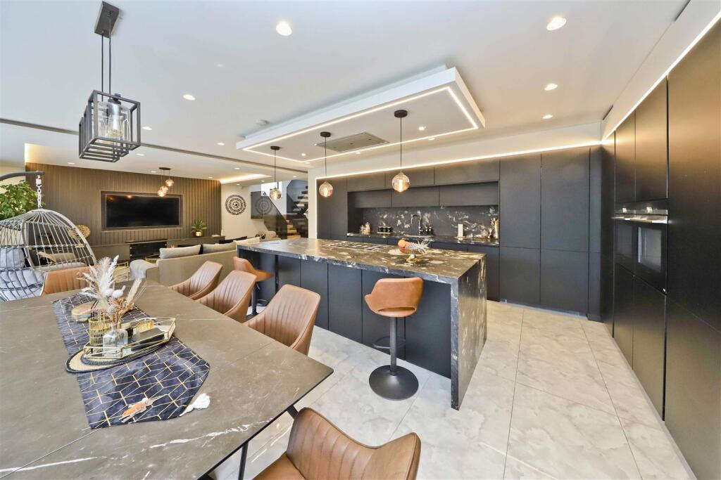 House in London - View 3