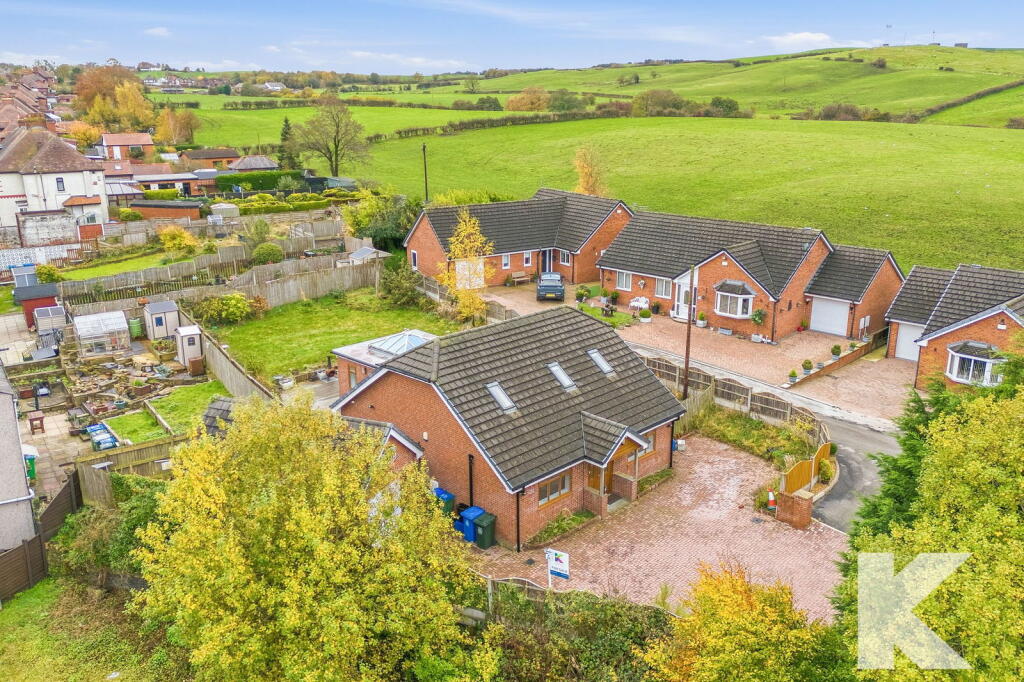 4 Yew Tree Close, Rochdale, OL11 2UR photo 4