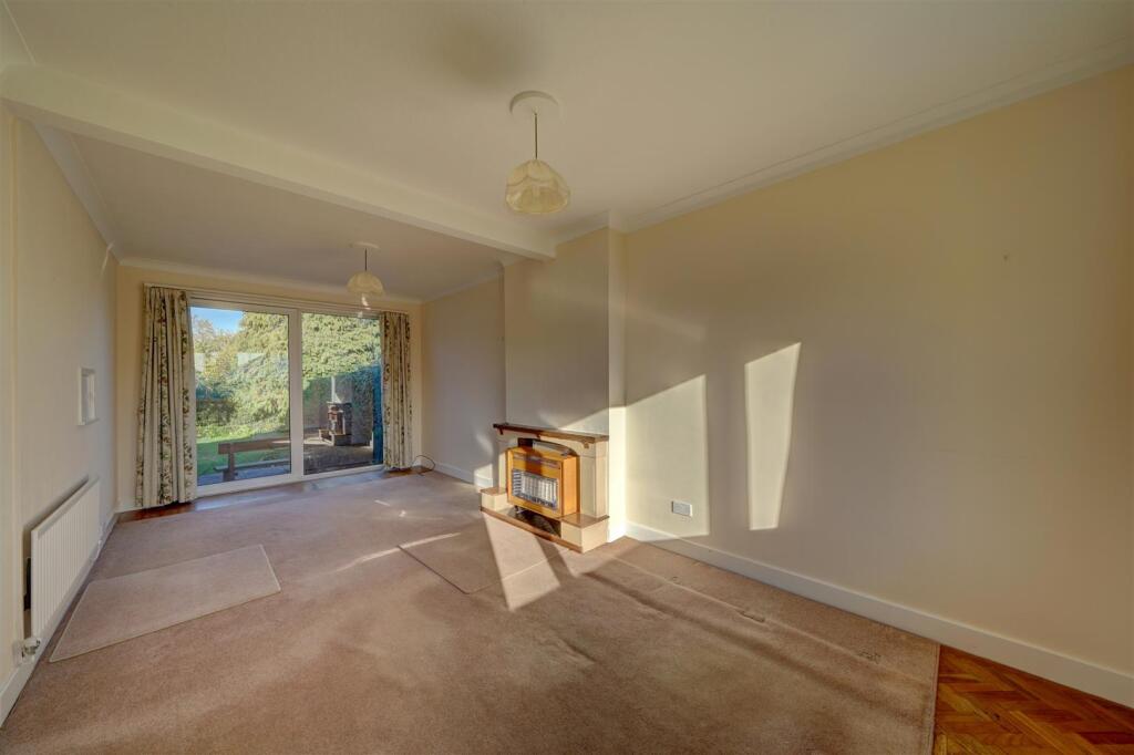 31 Hazelwood Close, Kidderminster photo 3
